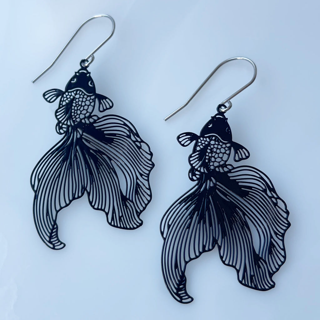 ‘Suki’ in black