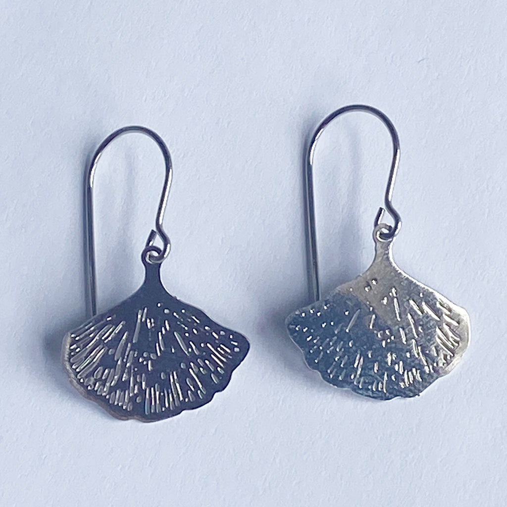 ‘Gingko Mini Leaves’ in silver