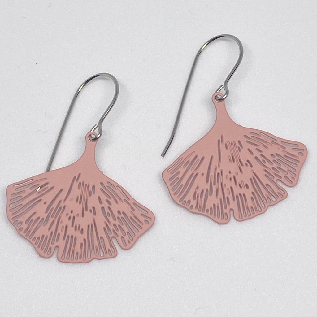 ‘Gingko’ leaves in mid pink.