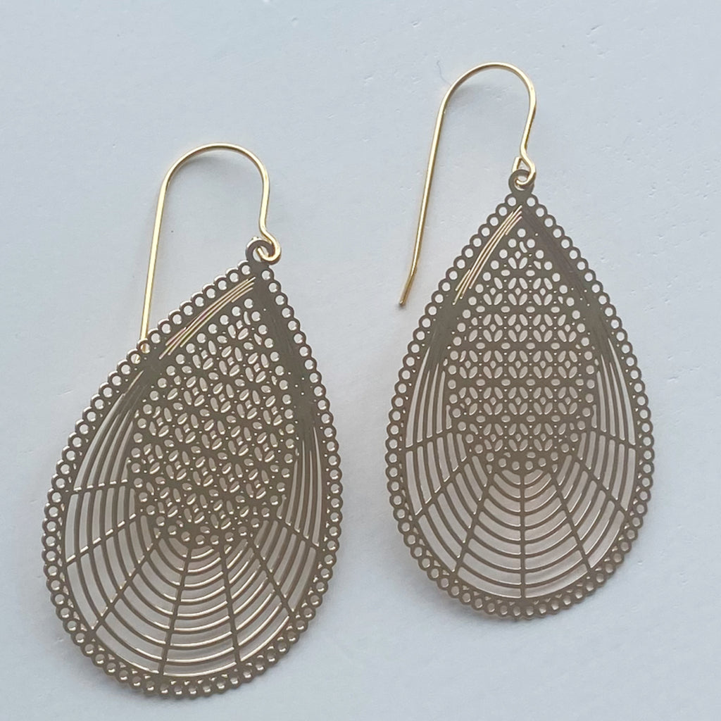 ‘Mia’ teardrop in gold