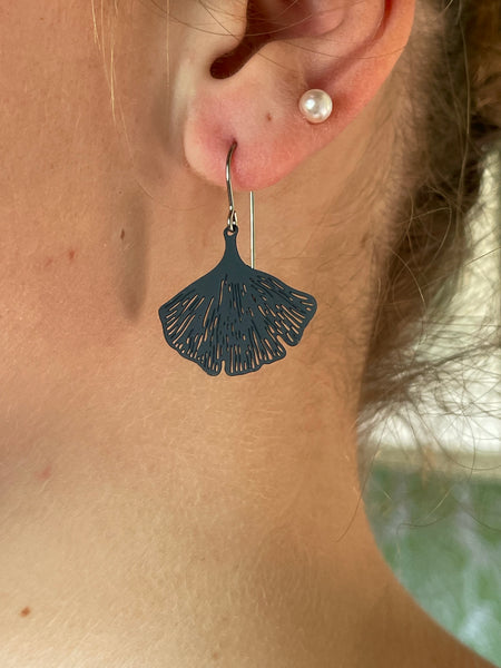 ‘Gingko’ leaves in navy