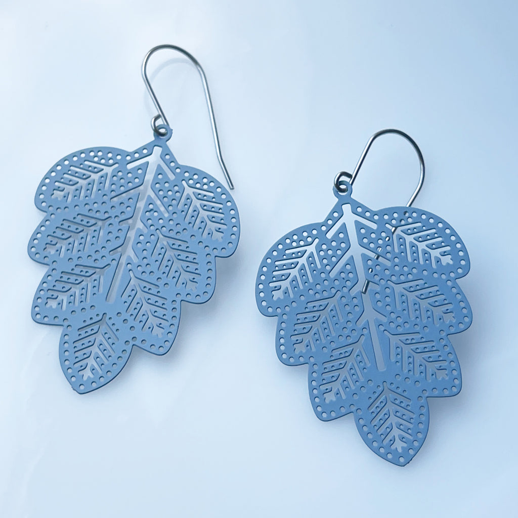 ‘Oak leaves’ in grey