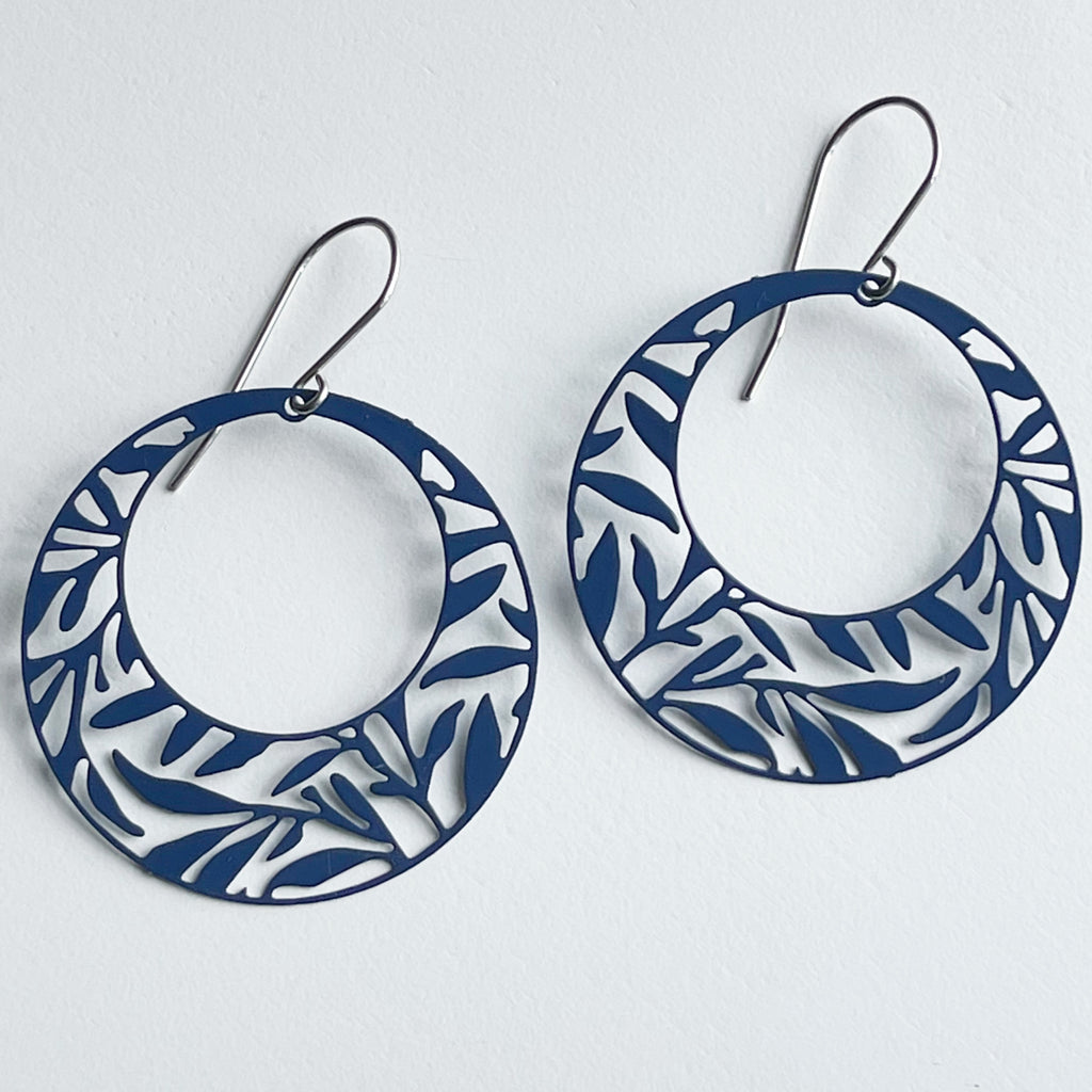 ‘Eucalyptus’ in navy