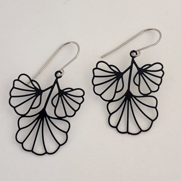 ‘Isobel’ in black