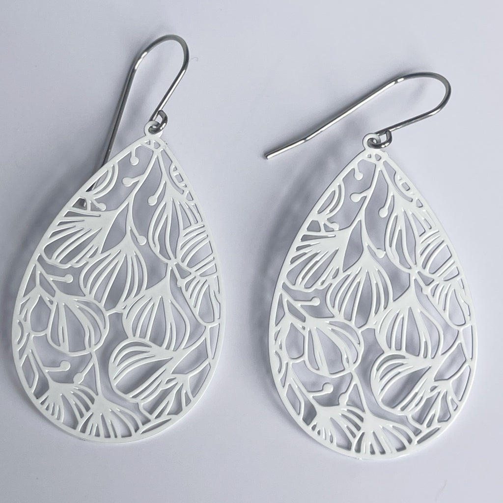 ‘Acacia’ in white