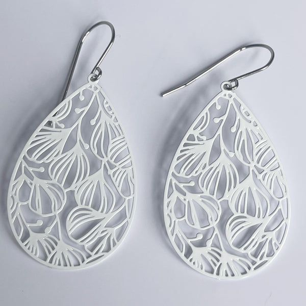 ‘Acacia’ in white