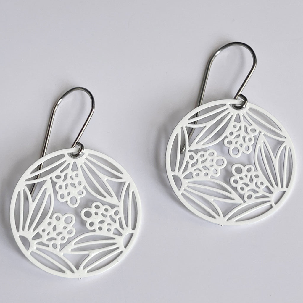 ‘Lillipilli’ in white