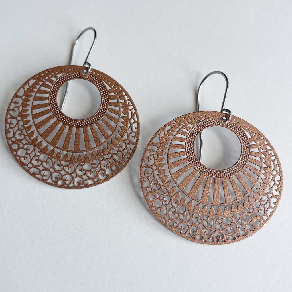 ‘Sia’ in metallic coffee