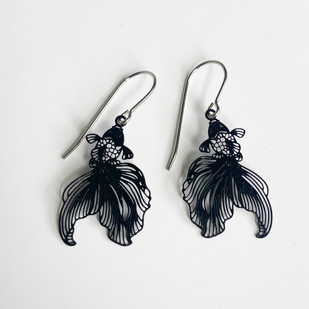 ‘Suki’ in black minis