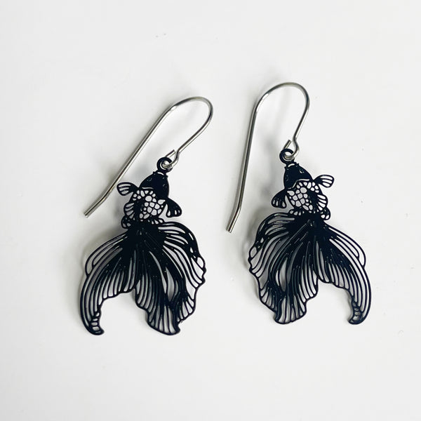 ‘Suki’ in black minis