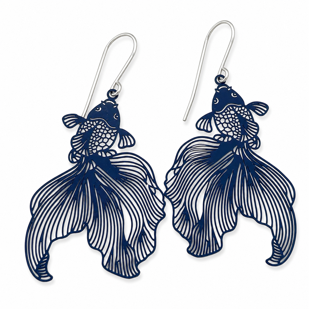 ‘Suki’ in navy