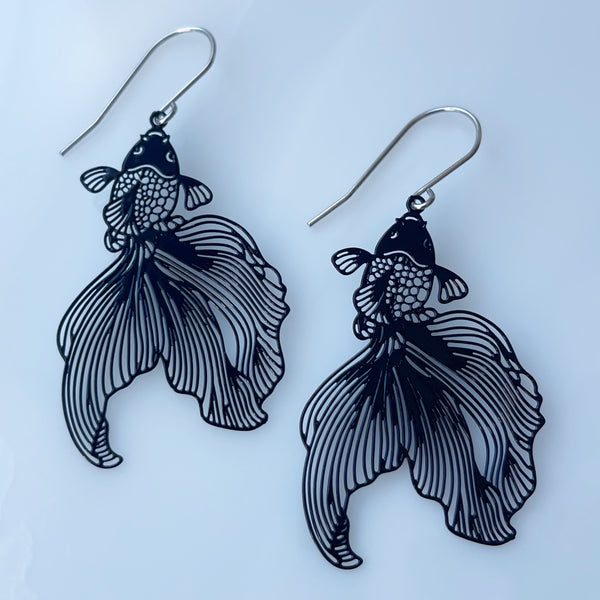 ‘Suki’ in black
