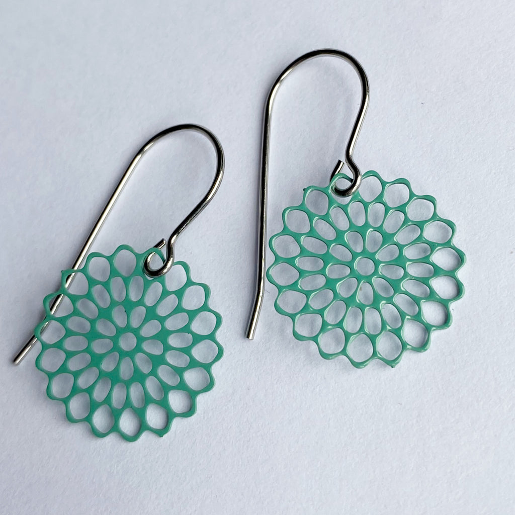 ‘Forget-me-nots’ in peacock green