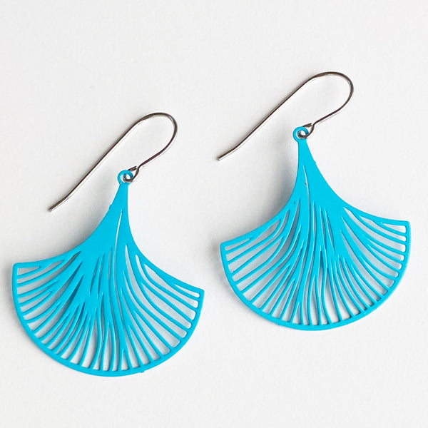 ‘Amy’ in turquoise