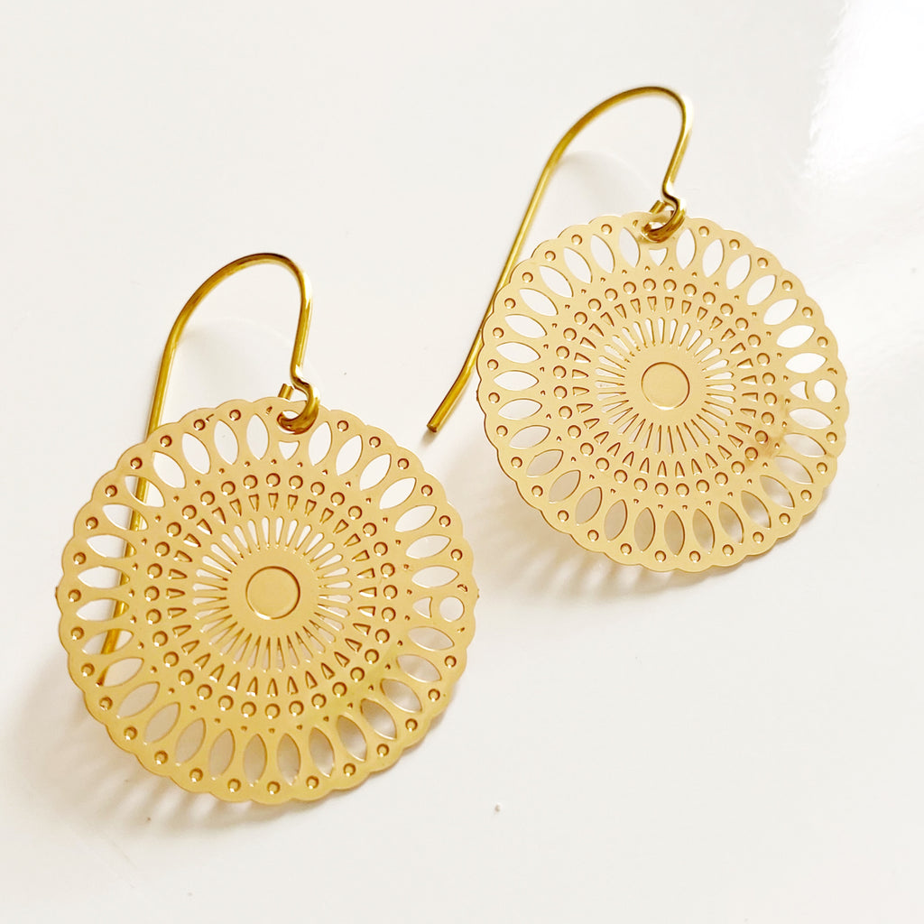 ‘Olivia’ in gold