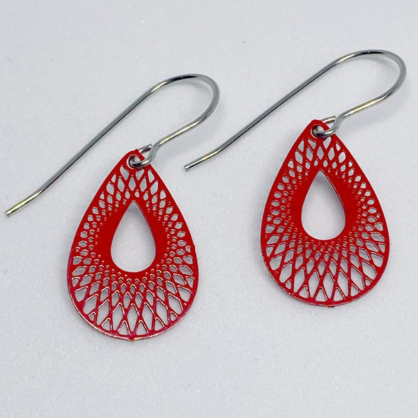 ‘Mila’ in red