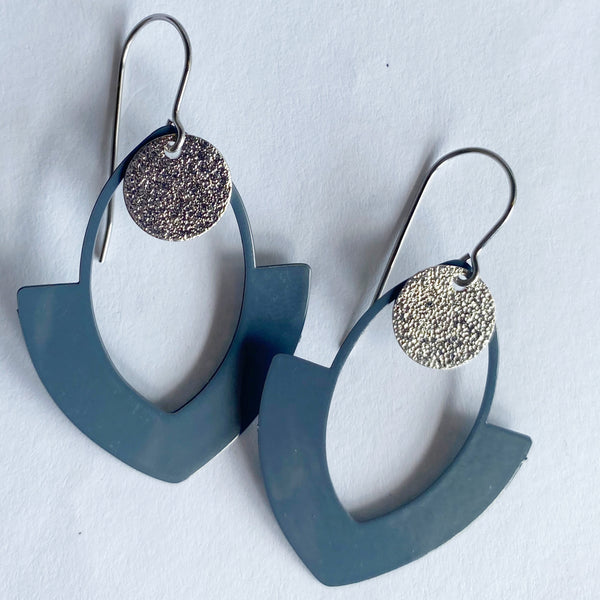 ‘Harriet’ in navy and silver