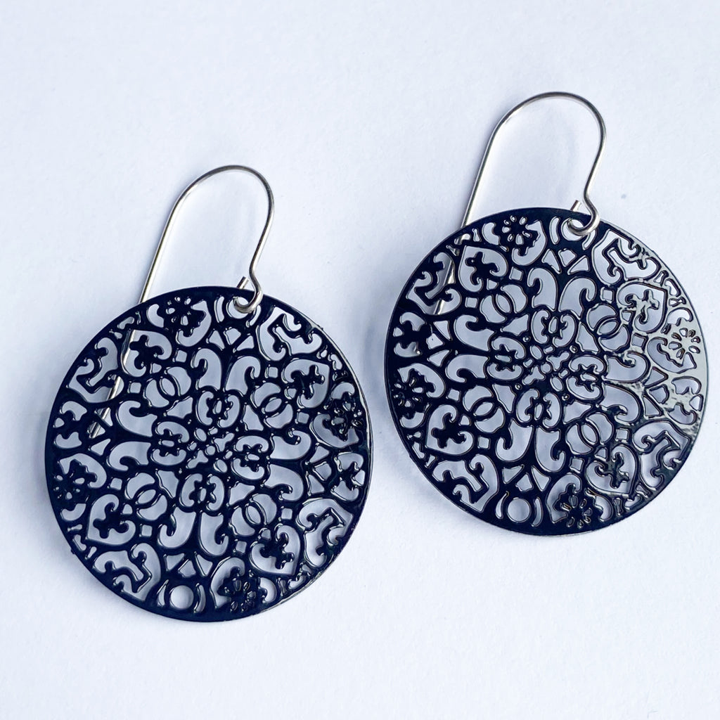 ‘Patsy’ in black