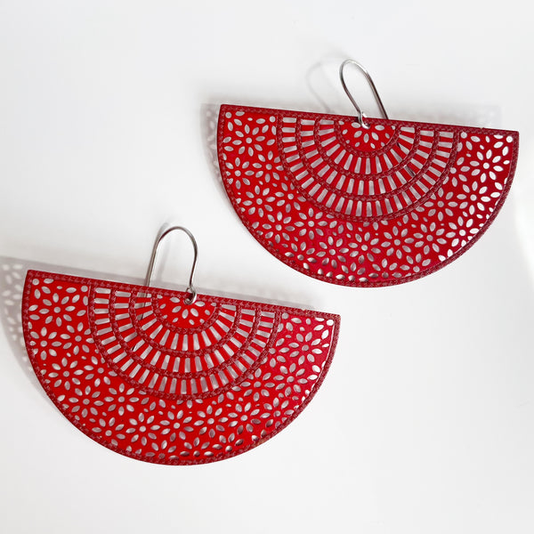 ‘Kimmi’ in red