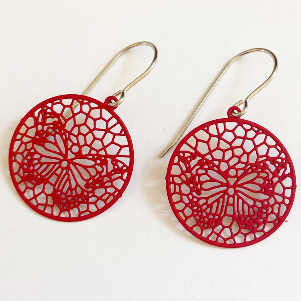 ‘Pandora’ in red