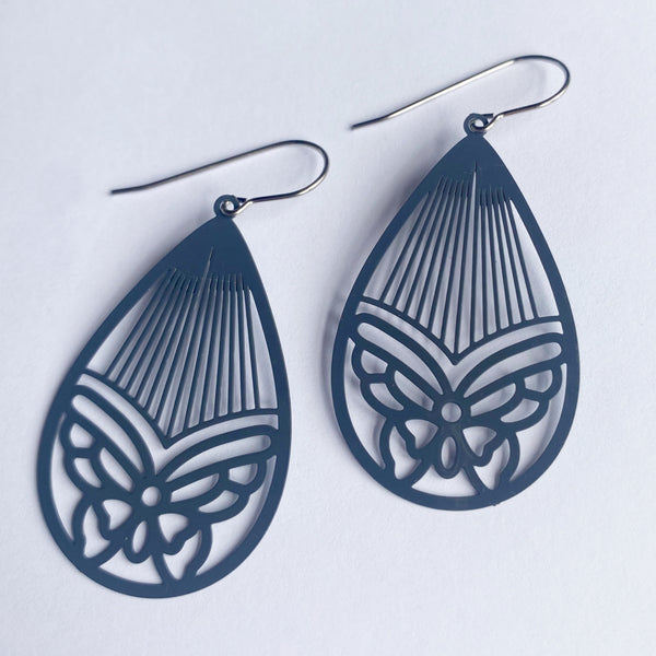 ‘Butterfly drops’ in Navy steel