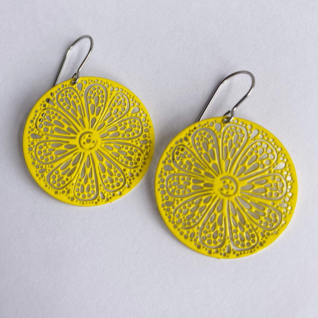 ‘Isla’ in yellow