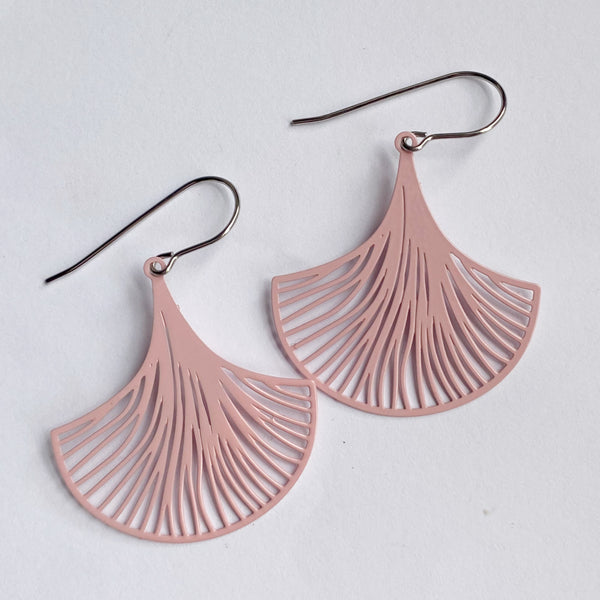‘Amy’ in baby pink