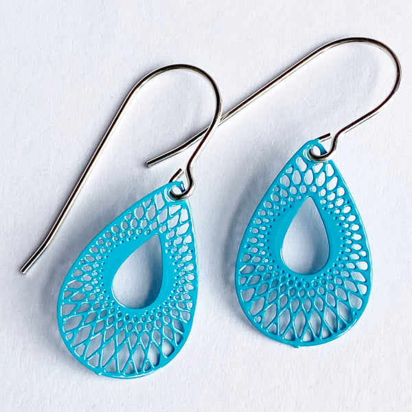 ‘Mila’ in turquoise.