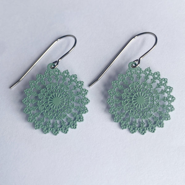 ‘Scarlett’ in blue mint