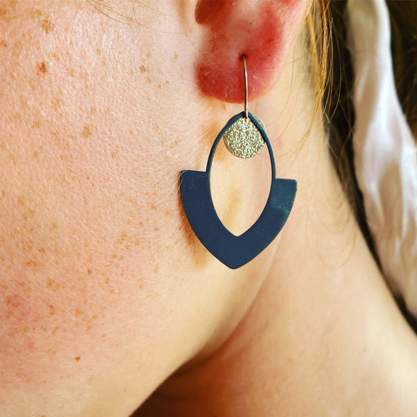 ‘Harriet’ in navy and silver