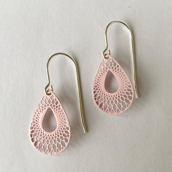 ‘Mila’ in baby pink