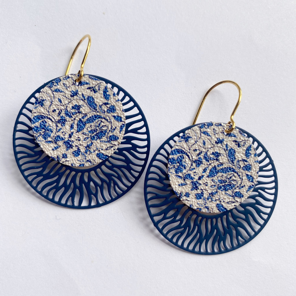 ‘Vintage’ in blue