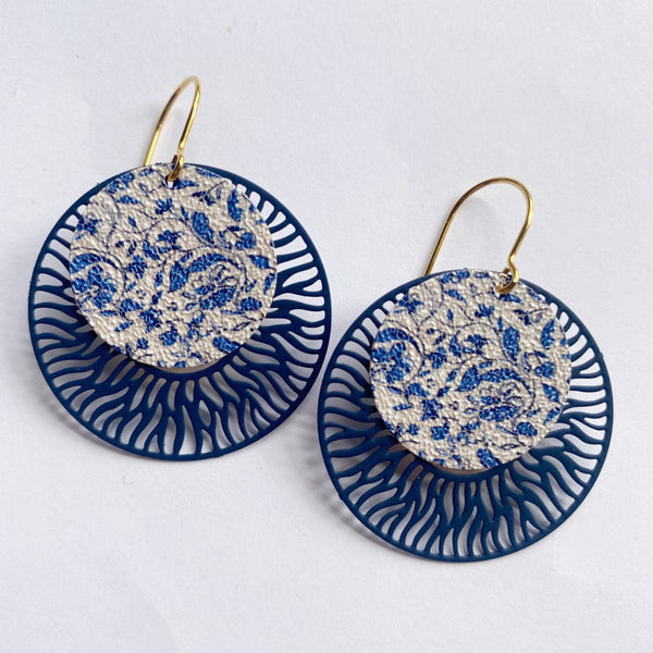 ‘Vintage’ in blue
