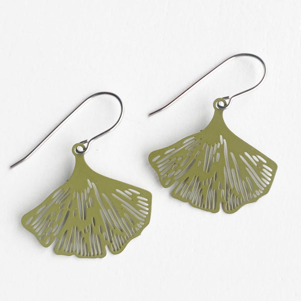 ‘Gingko’ leaves in olive