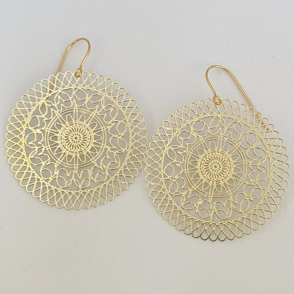 ‘Lexi’ in gold