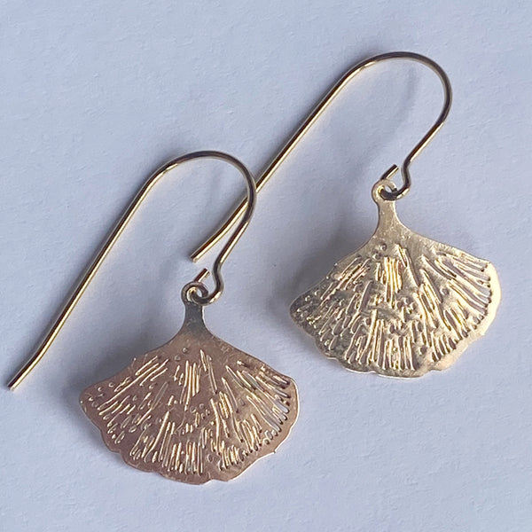 ‘Gingko Mini Leaves’ in gold