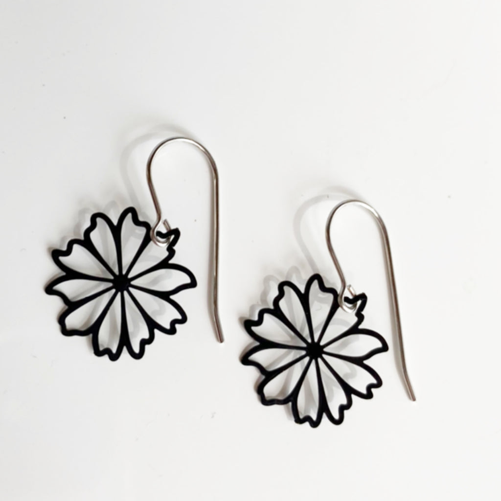 ‘Lydia’ in black