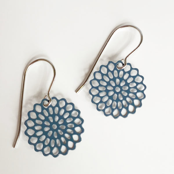 ‘Forget-me-nots’ in navy